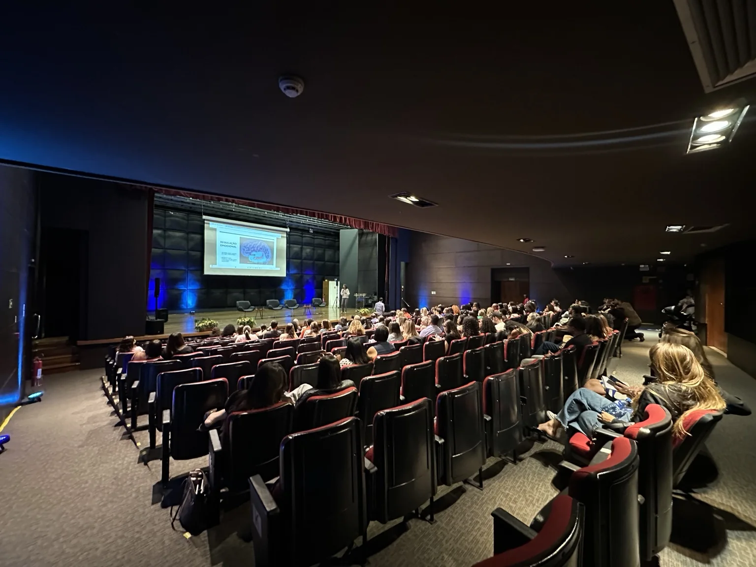 Auditório durante evento de Psicologia